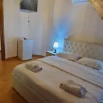 Hotel Bar-restaurant-hotel-familja 5*