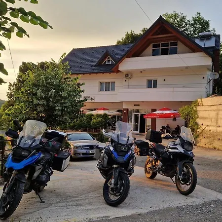 Bar-restaurant-hotel-familja Klos