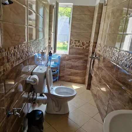 酒店 Bar-restaurant-hotel-familja