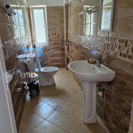 Bar-restaurant-hotel-familja 酒店 Klos