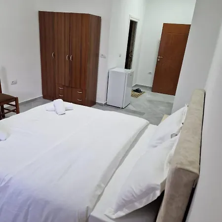 Bar-restaurant-hotel-familja 酒店