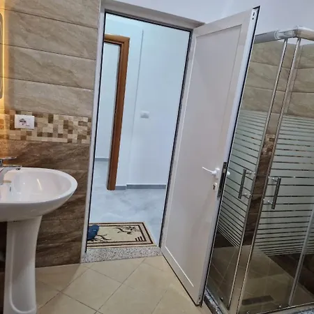 酒店 Bar-restaurant-hotel-familja