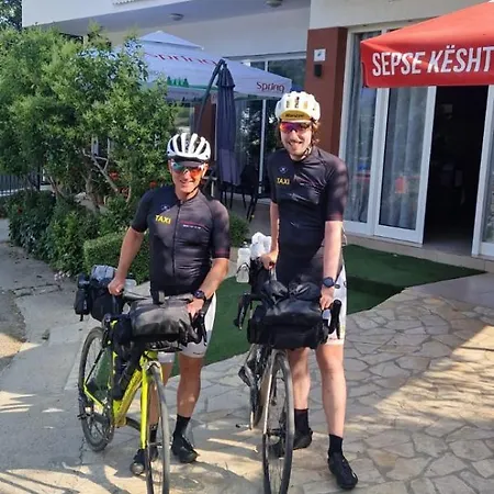 Bar-restaurant-hotel-familja Hotel