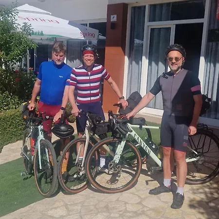 酒店 Bar-restaurant-hotel-familja 5*