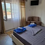 فندق Bar-restaurant-hotel-familja Klos