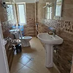 Bar-restaurant-hotel-familja فندق Klos