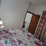 Bar-restaurant-hotel-familja فندق