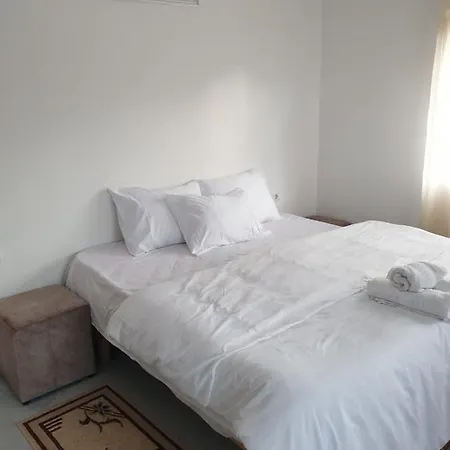 Bar-restaurant-hotel-familja Hotel