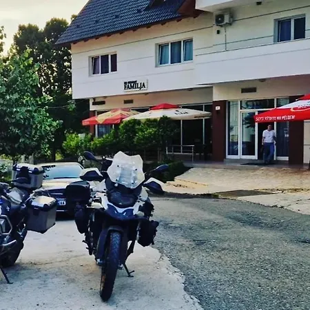ホテル Bar-restaurant-hotel-familja Klos