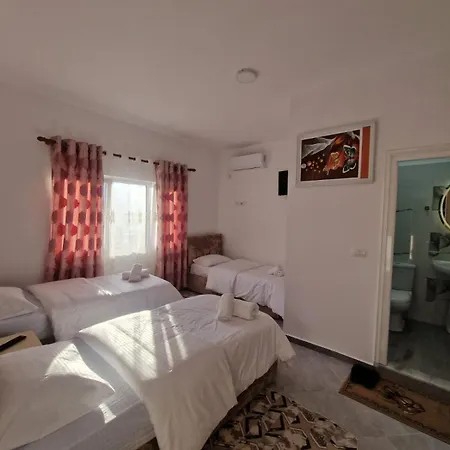 Bar-restaurant-hotel-familja فندق Klos