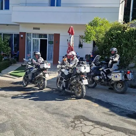 Bar-restaurant-hotel-familja Hotel