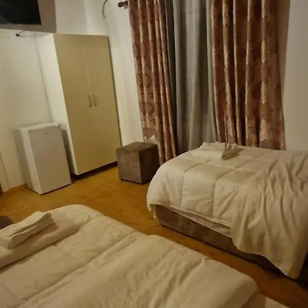 Hotel Bar-restaurant-hotel-familja 5*